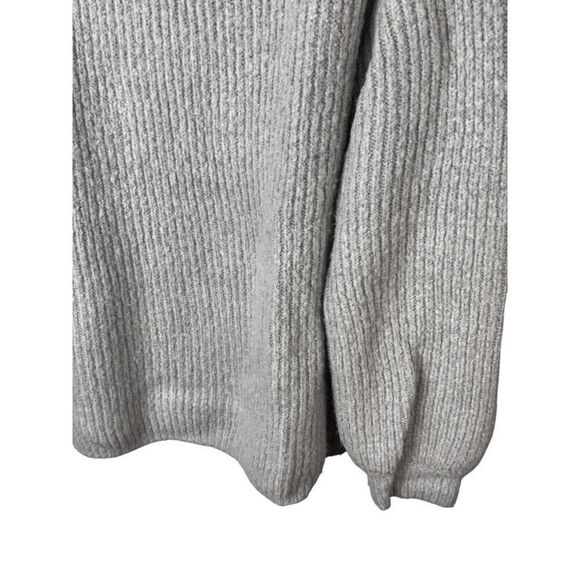 GUESS Mockneck Ultra-Soft Grey Ribbed Sweater Sz M EUC Lt Grey Long Sleeves - Picture 5 of 10